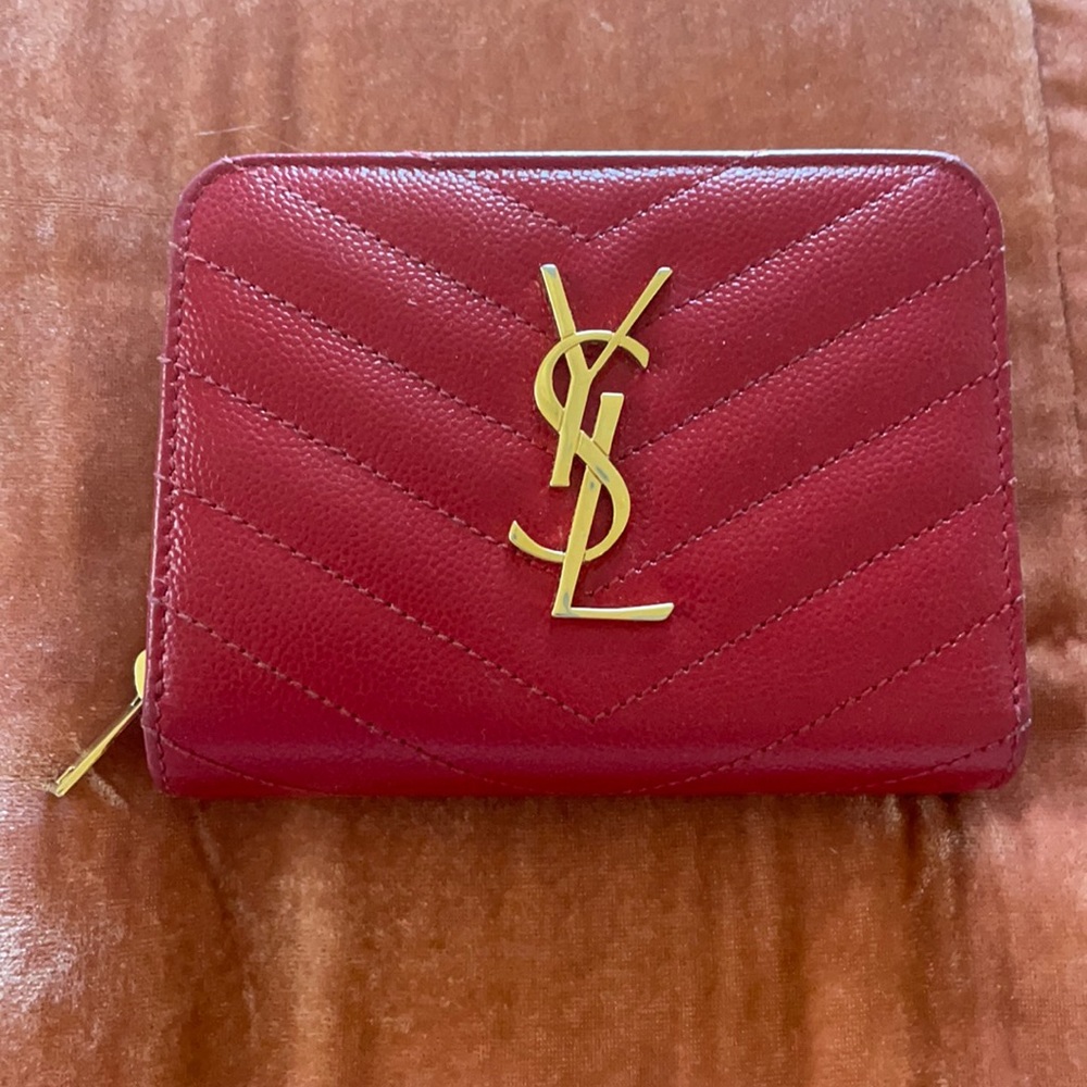 YSL Grain De Poudre Matelasse Chevron zip Wallet